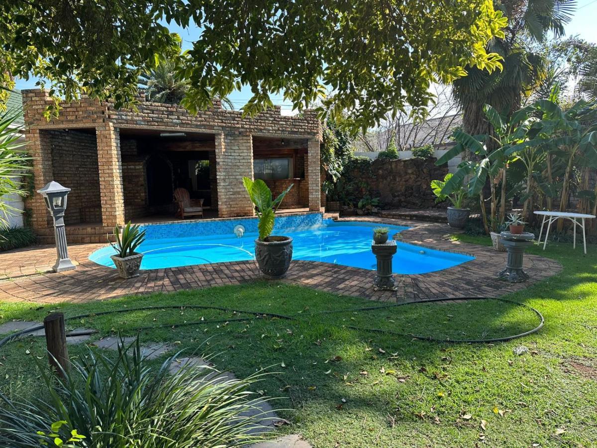 Just Tiffany Guest House & Conference Facility Potchefstroom Bagian luar foto