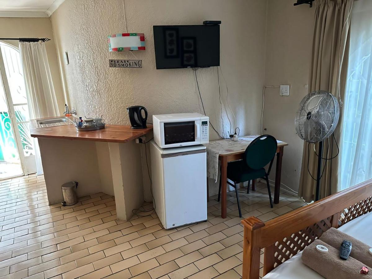 Just Tiffany Guest House & Conference Facility Potchefstroom Bagian luar foto